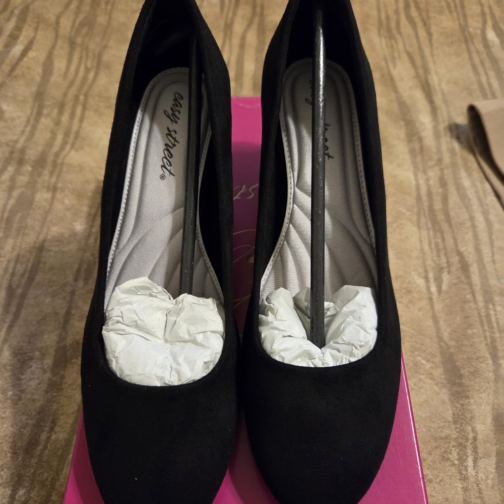 easy street Black Suede Rounded Toe Heels
